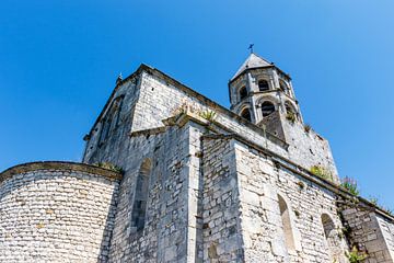 Zicht op de Saint Michel Kerk in het oude stadje La Garde Adhemar in Drome, Zuid Frankrijk van WorldWidePhotoWeb