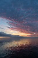 Zonsopkomst op zee.