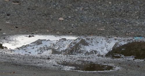 bergen in een plaswater