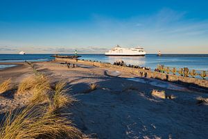 Mole an der Ostseeküste in Warnemünde