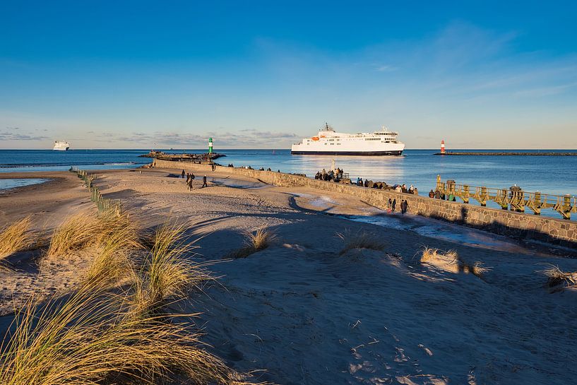 Mole an der Ostseeküste in Warnemünde von Rico Ködder