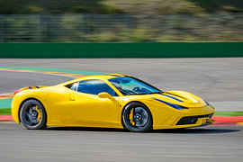 Der Sportwagen Ferrari 458 Speciale bei hoher Geschwindigkeit von Sjoerd van der Wal Fotografie