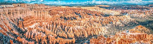 Indrukwekkend panorama van amphitheater in Bryce Canyon, Utah