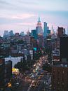 Roze zonsondergang over de Bowery en Empire state building in Manhattan, New York van Michiel Dros thumbnail