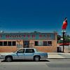 Voiture ancienne au Red Rooster Bar le long de la route 66 États-Unis. sur Ron van der Stappen