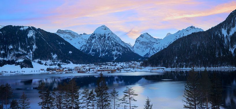 avondlandschap Achensee meer, Karwendelgebergte, Perti van SusaZoom