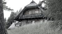 Holzhaus in den Bergen