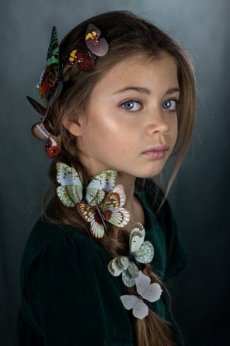 Fille papillon en vert