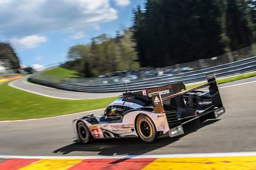 Porsche 919 Hybrid race auto in Eau Rouge op Spa Francorcahmps