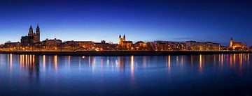 Panorama de Magdebourg à l'heure bleue