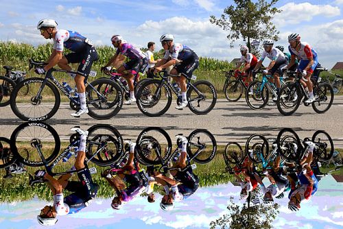 Remco Evenepoel in the wheel of Fauso Masnada