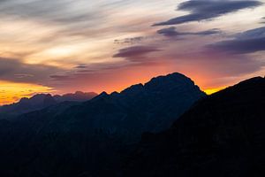 Flair vom Sonnenuntergang über den Dolomiten von Leo Schindzielorz
