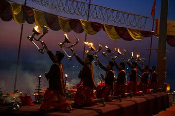 Ganga Aarti in Varanasi van Sebastian Jansen