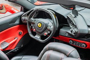 Intérieur de la voiture de sport Ferrari 488 Spider