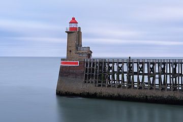 Ochtend bij de vuurtoren van Fécamp - Mooi Normandië van Rolf Schnepp