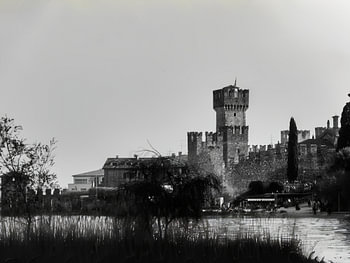 Mittelalterliches Schloss am Gardasee Castello Scaligero Sirmione