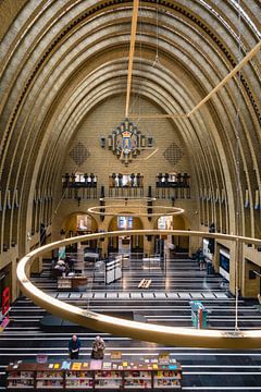 The building of the former Main Post Office of the Dutch city of Utrecht stands on the Neude.