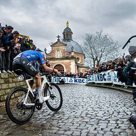 Mathieu auf der Mauer 2 von Leon van Bon