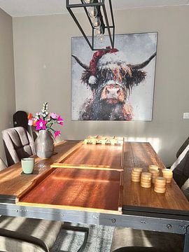 Klantfoto: Schotse Hooglander Winterportret met Kerstmuts van Eva Lee