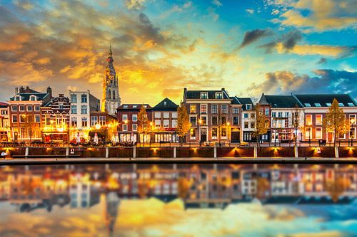 Lever du soleil dans le port de Breda