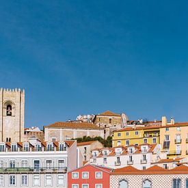 Lissabon | Kleurrijke Gebouwen | Oude Stad Portugal van Youri Claessens