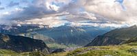 Uitzicht op bergen in Zwitserland van Martijn Joosse thumbnail