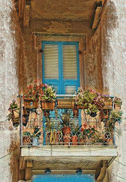 Blumen auf dem Balkon von Conte Monfrey