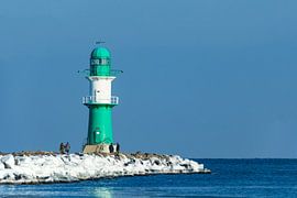 Die Mole in Warnemünde im Winter von Rico Ködder