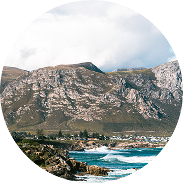 Uitzicht op de baai van Hermanus, Zuid-Afrika van Suzanne Spijkers