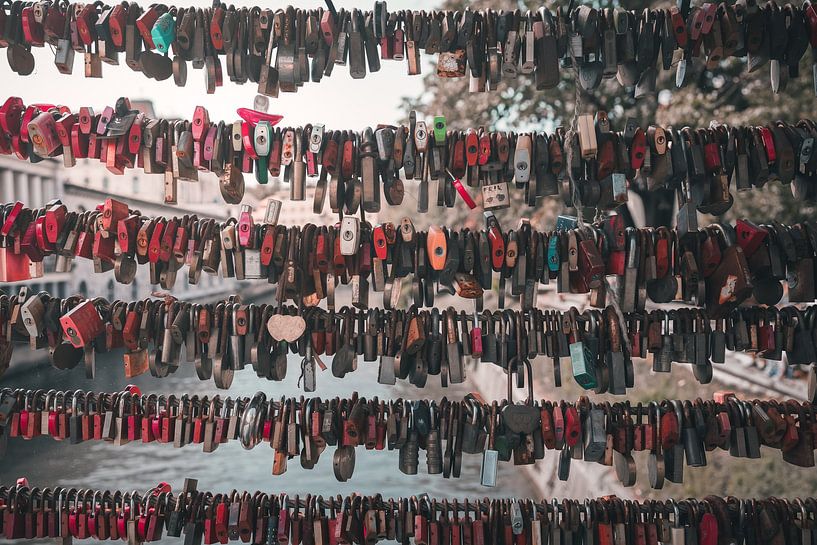 Liebesschlösser auf der Fleischerbrücke in Ljubljana von Laura Dijkslag