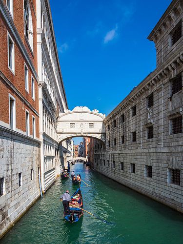 Gezicht op de Brug der Zuchten in Venetië, Italië.
