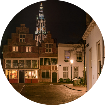 Nachtfoto van de onze lieve vrouwe toren(lange Jan) in Amersfoort van Erik van 't Hof