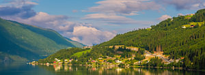 Panorama über Loen und den Innvikfjord, Vestland, Norwegen