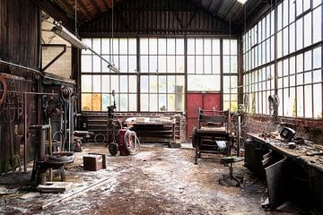 Abandoned Workspace in Decay. by Roman Robroek - Photos of Abandoned Buildings