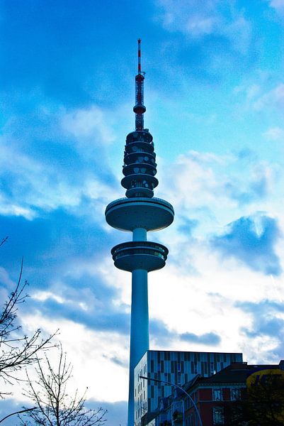 Funkturm im Abendlicht von Norbert Sülzner
