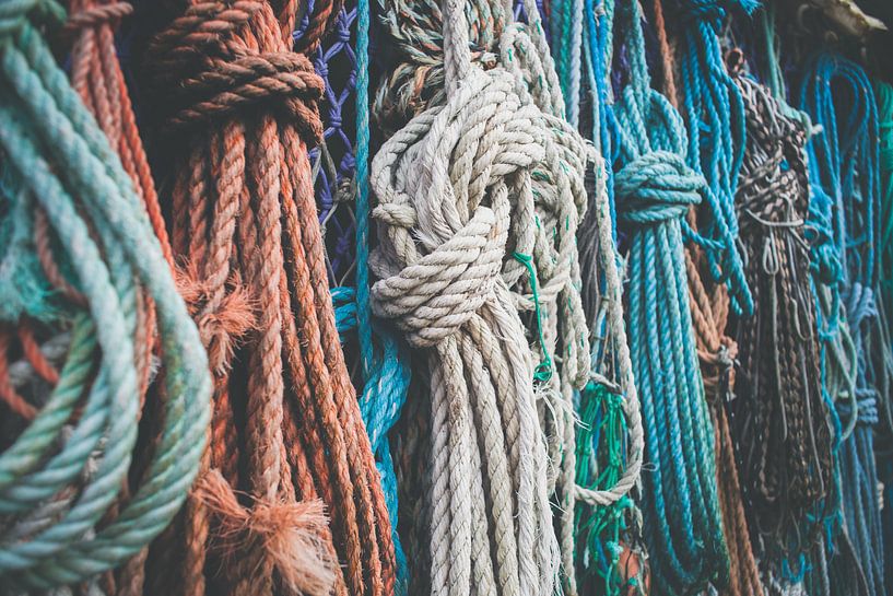 Maritiem  gekleurde visserij touwen van Fotografiecor .nl