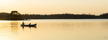 canoë-kayak dans le soleil couchant