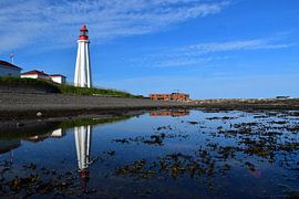 Der Leuchtturm an einem Sommermorgen von Claude Laprise