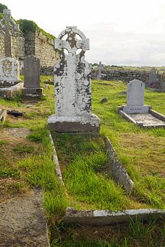 Ruinen der mittelalterlichen Kirche von Kilmacreehy  mit Friedhof