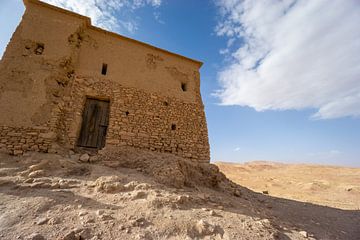Hütte auf dem Berg in Aït-Ben-Haddou Marokko von Eline Chiara
