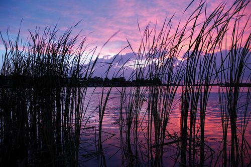 Coucher de soleil magique sur l'IJssel près de Kampen