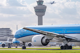 KLM-Passagierflugzeug vom Typ Boeing 777-300, startbereit.