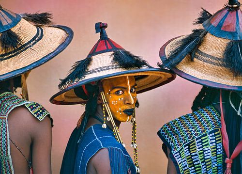 Wüste Sahara. Männer des Wodaabe-Stammes beim Geerewol-Festival versöhnt.