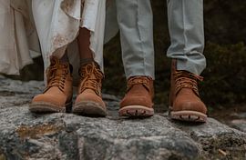 Holzfällerlandschaften in den Bergen - Hochzeit von Studio Snouk.