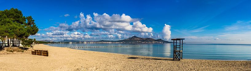 Alcudia bay, seaside on Mallorca island, Spain by Alex Winter