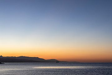 Zonsopkomst op het strand Malaga Andalusie! van Peter Haastrecht, van
