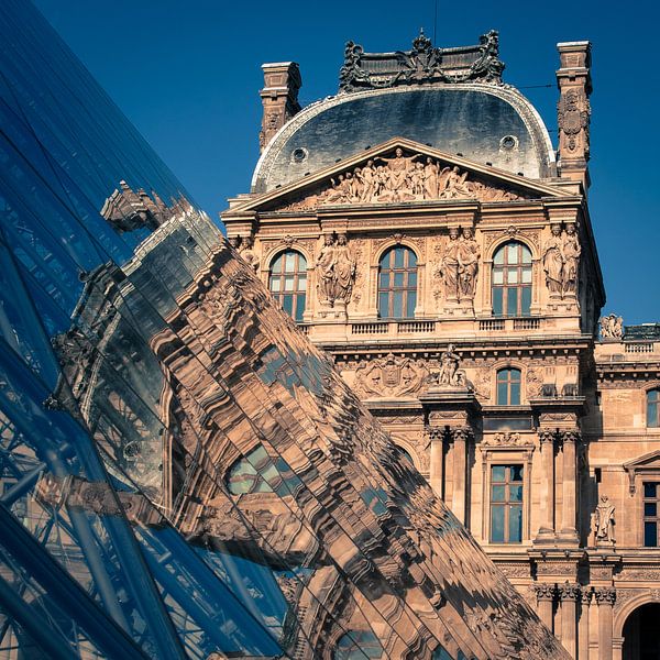 Reflecties, Louvre van Jeroen Knippenberg