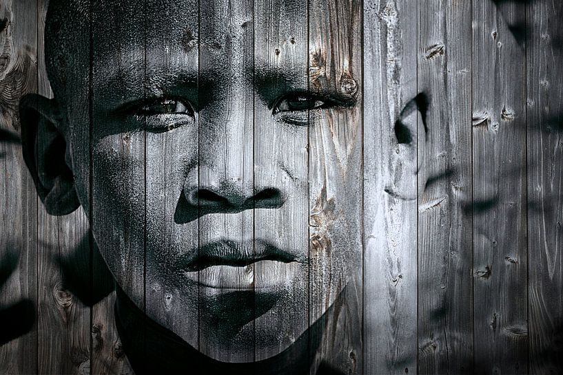 Mixed art portret van Afrikaans kind in zwart wit/lichte kleur van Heleen van de Ven