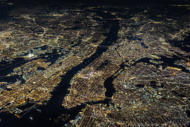 Manhattan als leuchtende Insel von Thomas Röell