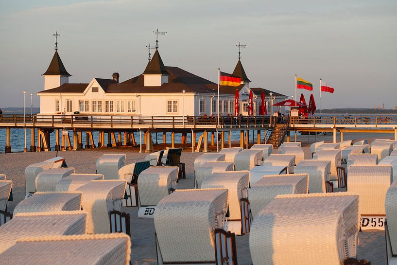 Seebruecke in Ahlbeck in de avondzon, Ahlbeck, eiland Usedom, Mecklenburg-Vorpommern, Duitsland, eur van Torsten Krüger